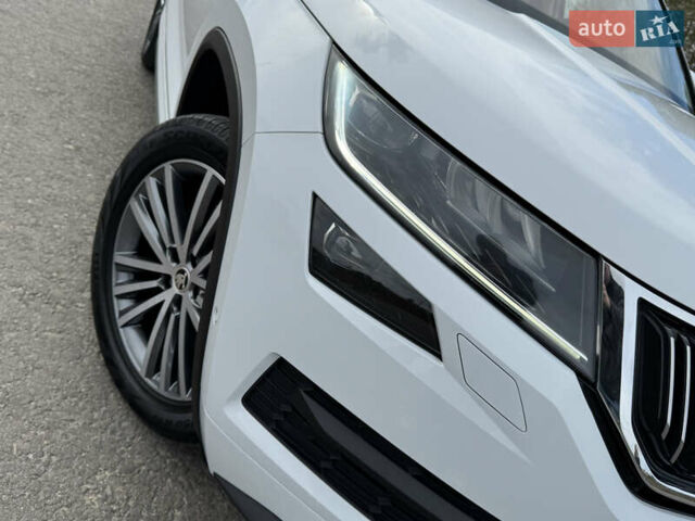 Белый Шкода Kodiaq, объемом двигателя 2 л и пробегом 153 тыс. км за 35600 $, фото 17 на Automoto.ua