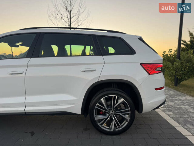 Белый Шкода Kodiaq, объемом двигателя 2 л и пробегом 195 тыс. км за 34999 $, фото 27 на Automoto.ua