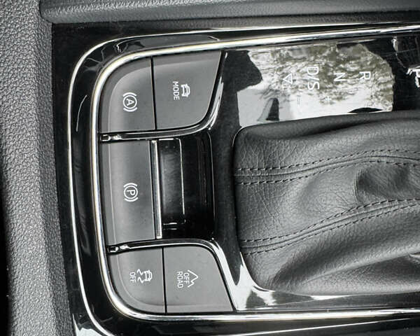Белый Шкода Kodiaq, объемом двигателя 1.97 л и пробегом 237 тыс. км за 26500 $, фото 51 на Automoto.ua