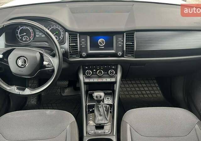 Шкода Kodiaq 2020 в Киеве на Automoto.ua Белый Шкода Kodiaq, объемом двигателя 1.98 л и пробегом 84 тыс. км за 25273 $, фото 7 на Automoto.ua