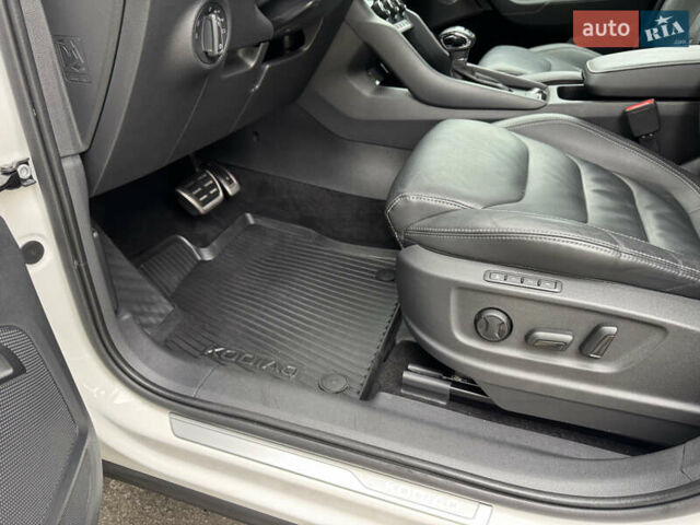 Белый Шкода Kodiaq, объемом двигателя 1.97 л и пробегом 237 тыс. км за 26500 $, фото 33 на Automoto.ua