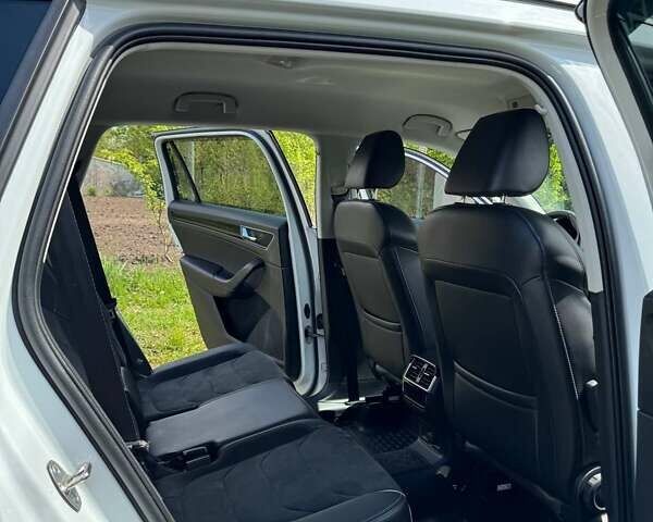 Белый Шкода Kodiaq, объемом двигателя 1.98 л и пробегом 33 тыс. км за 34500 $, фото 31 на Automoto.ua
