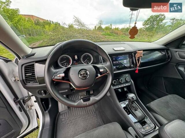 Белый Шкода Kodiaq, объемом двигателя 1.98 л и пробегом 33 тыс. км за 34500 $, фото 96 на Automoto.ua