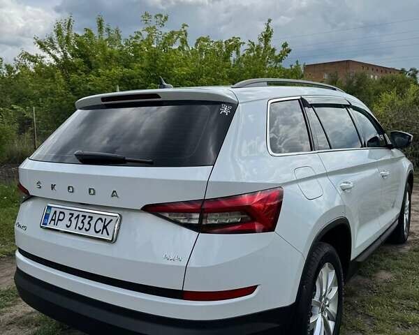 Белый Шкода Kodiaq, объемом двигателя 1.98 л и пробегом 33 тыс. км за 34500 $, фото 60 на Automoto.ua