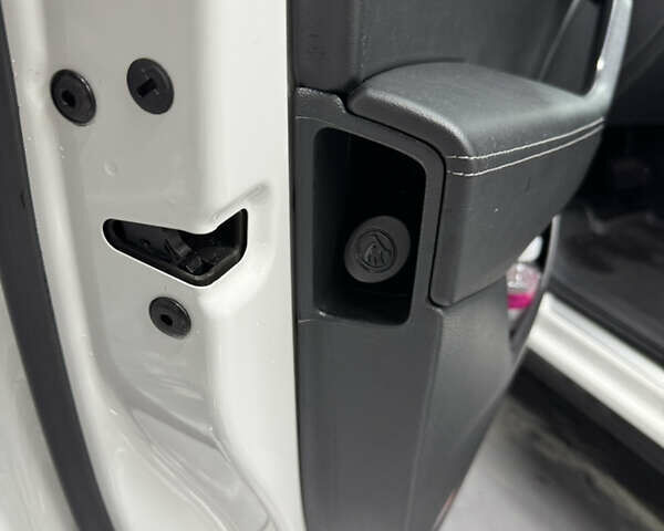 Белый Шкода Kodiaq, объемом двигателя 1.98 л и пробегом 90 тыс. км за 30500 $, фото 18 на Automoto.ua