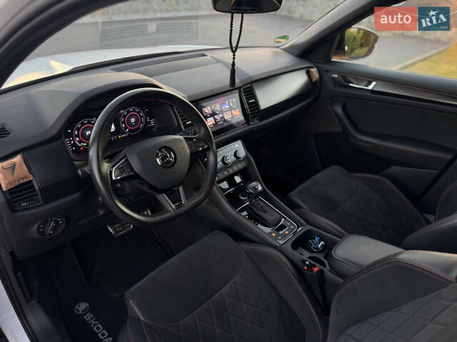 Белый Шкода Kodiaq, объемом двигателя 2 л и пробегом 195 тыс. км за 34999 $, фото 3 на Automoto.ua