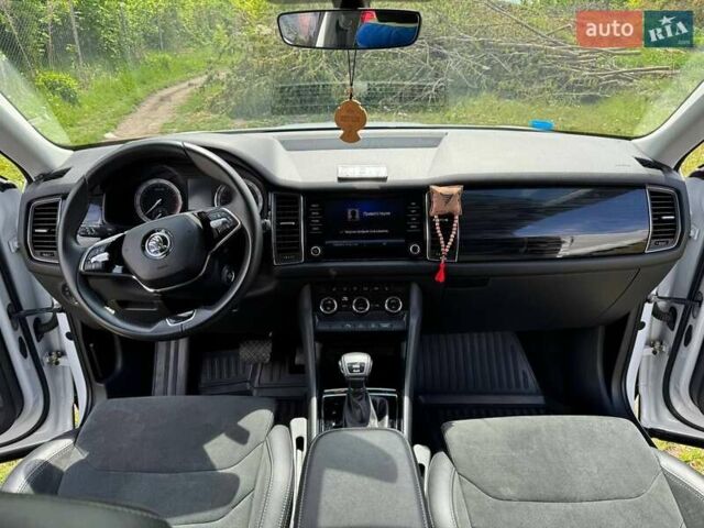 Белый Шкода Kodiaq, объемом двигателя 1.98 л и пробегом 33 тыс. км за 34500 $, фото 29 на Automoto.ua