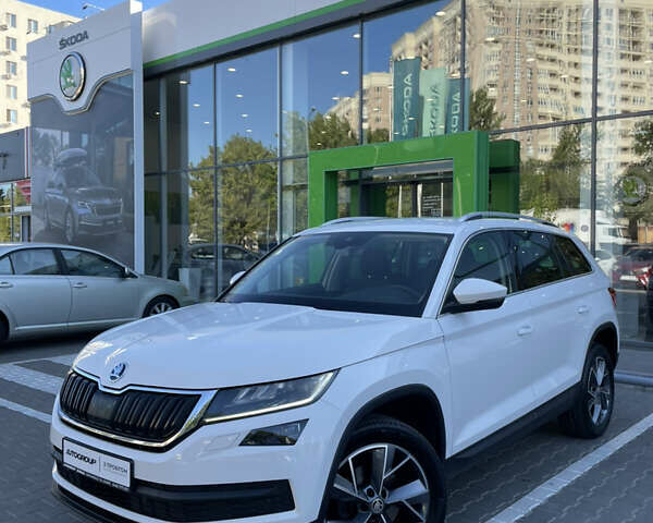 Белый Шкода Kodiaq, объемом двигателя 1.97 л и пробегом 200 тыс. км за 27500 $, фото 5 на Automoto.ua