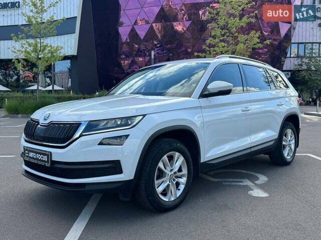 Шкода Kodiaq 2020 у Києві на Automoto.ua Білий Шкода Kodiaq, об'ємом двигуна 1.98 л та пробігом 72 тис. км за 28990 $, фото 3 на Automoto.ua