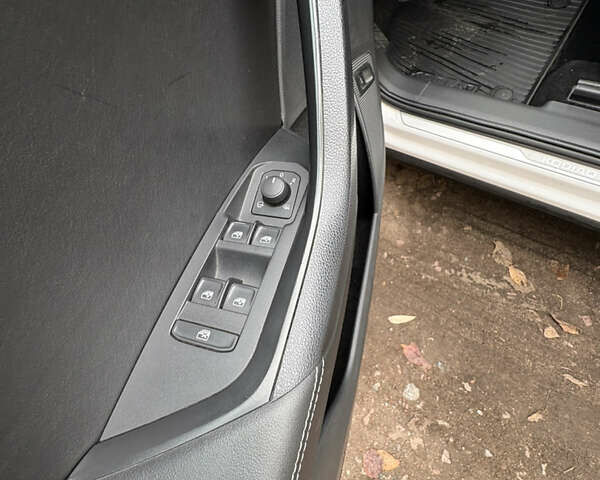 Белый Шкода Kodiaq, объемом двигателя 1.98 л и пробегом 232 тыс. км за 23000 $, фото 24 на Automoto.ua