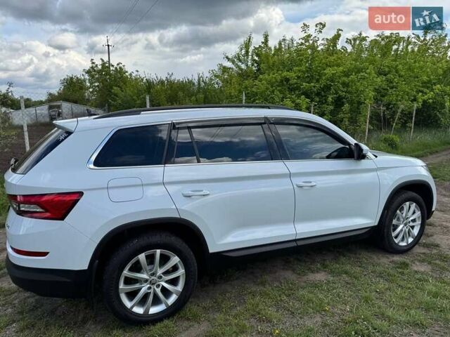 Белый Шкода Kodiaq, объемом двигателя 1.98 л и пробегом 33 тыс. км за 34500 $, фото 3 на Automoto.ua
