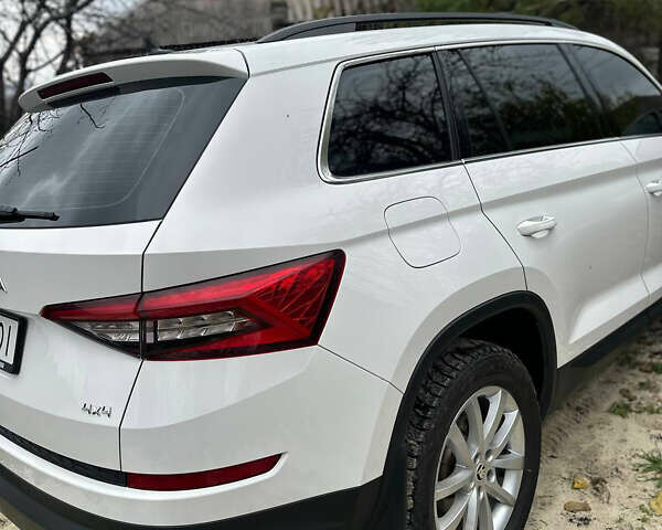 Белый Шкода Kodiaq, объемом двигателя 1.9 л и пробегом 78 тыс. км за 30900 $, фото 4 на Automoto.ua