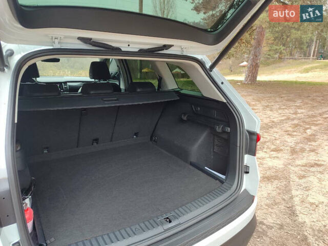 Белый Шкода Kodiaq, объемом двигателя 1.98 л и пробегом 74 тыс. км за 29500 $, фото 23 на Automoto.ua