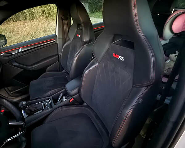 Білий Шкода Kodiaq, об'ємом двигуна 1.97 л та пробігом 160 тис. км за 39000 $, фото 10 на Automoto.ua