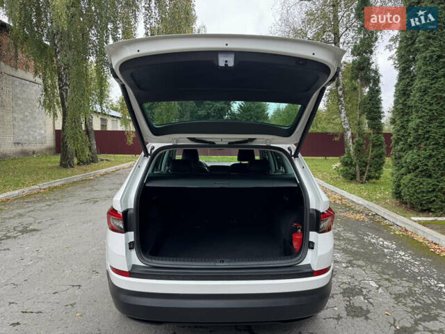 Белый Шкода Kodiaq, объемом двигателя 1.97 л и пробегом 237 тыс. км за 26500 $, фото 76 на Automoto.ua