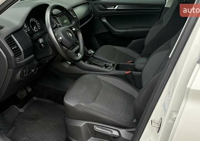 Білий Шкода Kodiaq, об'ємом двигуна 1.98 л та пробігом 131 тис. км за 24205 $, фото 11 на Automoto.ua