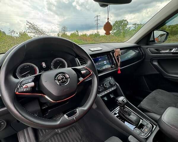 Белый Шкода Kodiaq, объемом двигателя 1.98 л и пробегом 33 тыс. км за 34500 $, фото 89 на Automoto.ua