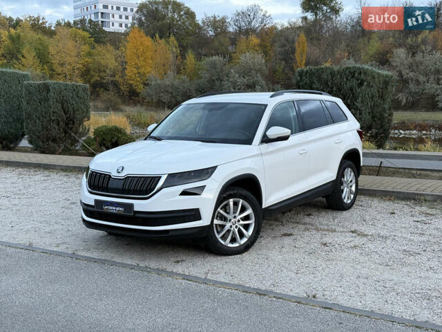 Белый Шкода Kodiaq, объемом двигателя 1.98 л и пробегом 95 тыс. км за 26699 $, фото 2 на Automoto.ua