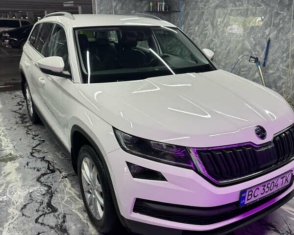 Белый Шкода Kodiaq, объемом двигателя 1.98 л и пробегом 90 тыс. км за 30500 $, фото 5 на Automoto.ua