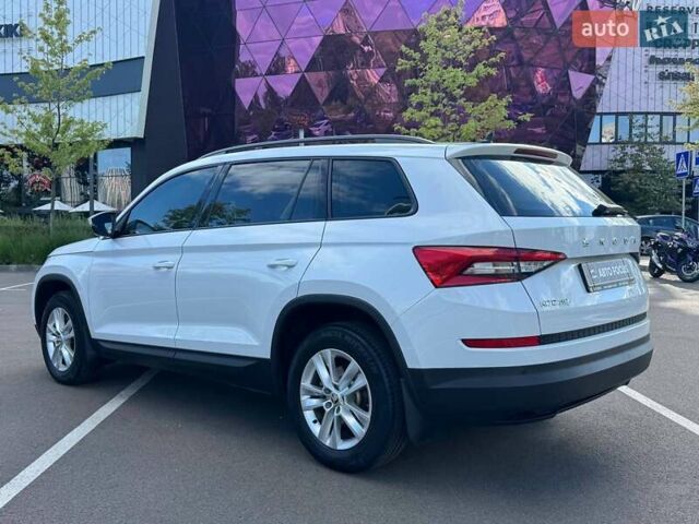 Шкода Kodiaq 2020 у Києві на Automoto.ua Білий Шкода Kodiaq, об'ємом двигуна 1.98 л та пробігом 72 тис. км за 28990 $, фото 4 на Automoto.ua