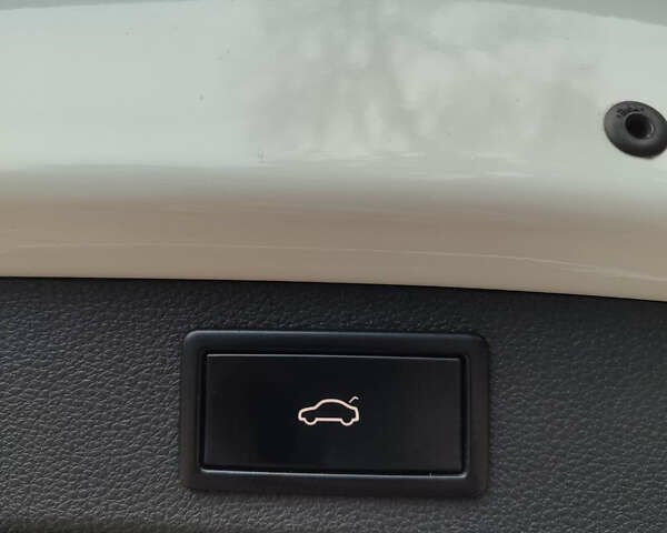 Белый Шкода Kodiaq, объемом двигателя 1.98 л и пробегом 74 тыс. км за 29500 $, фото 25 на Automoto.ua