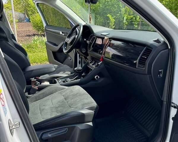 Белый Шкода Kodiaq, объемом двигателя 1.98 л и пробегом 33 тыс. км за 34500 $, фото 34 на Automoto.ua