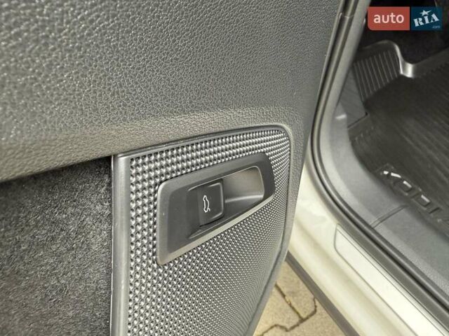 Белый Шкода Kodiaq, объемом двигателя 1.98 л и пробегом 56 тыс. км за 30500 $, фото 56 на Automoto.ua