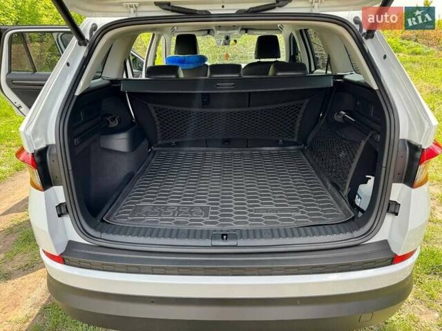 Белый Шкода Kodiaq, объемом двигателя 1.98 л и пробегом 33 тыс. км за 34500 $, фото 52 на Automoto.ua
