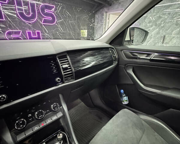 Белый Шкода Kodiaq, объемом двигателя 1.98 л и пробегом 90 тыс. км за 30500 $, фото 13 на Automoto.ua