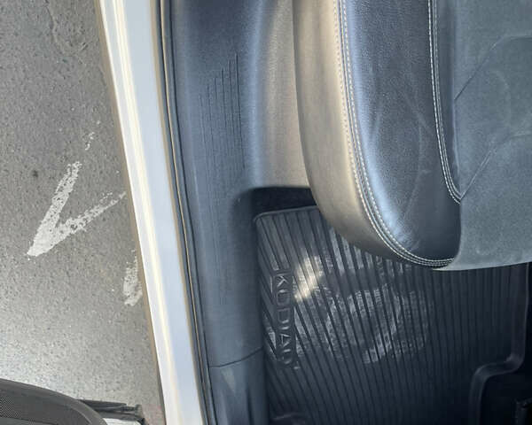 Белый Шкода Kodiaq, объемом двигателя 1.98 л и пробегом 234 тыс. км за 26000 $, фото 25 на Automoto.ua