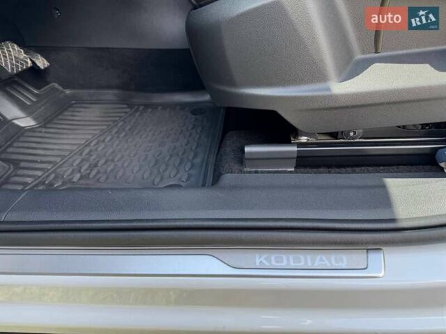 Белый Шкода Kodiaq, объемом двигателя 1.98 л и пробегом 33 тыс. км за 34500 $, фото 41 на Automoto.ua