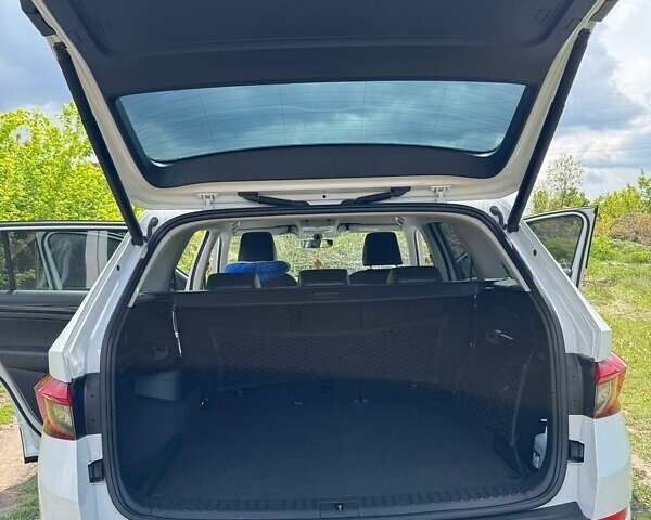Белый Шкода Kodiaq, объемом двигателя 1.98 л и пробегом 33 тыс. км за 34500 $, фото 42 на Automoto.ua