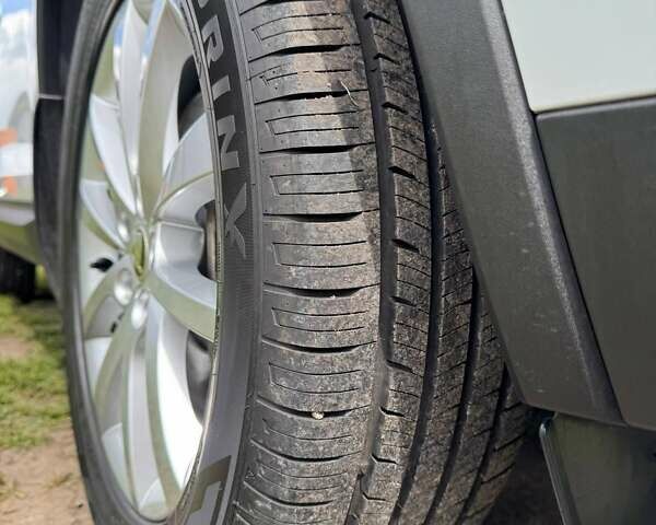 Белый Шкода Kodiaq, объемом двигателя 1.98 л и пробегом 33 тыс. км за 34500 $, фото 88 на Automoto.ua