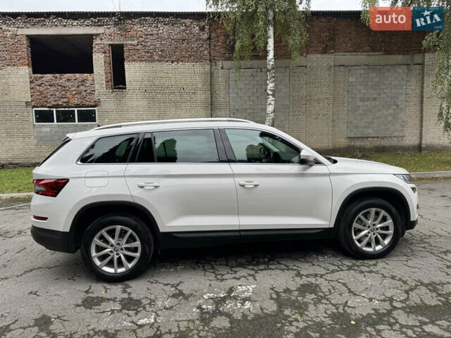 Белый Шкода Kodiaq, объемом двигателя 1.97 л и пробегом 237 тыс. км за 26500 $, фото 13 на Automoto.ua