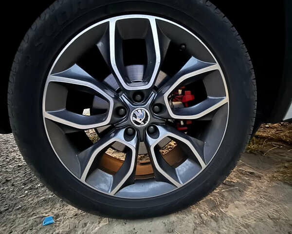 Білий Шкода Kodiaq, об'ємом двигуна 1.97 л та пробігом 160 тис. км за 39000 $, фото 13 на Automoto.ua