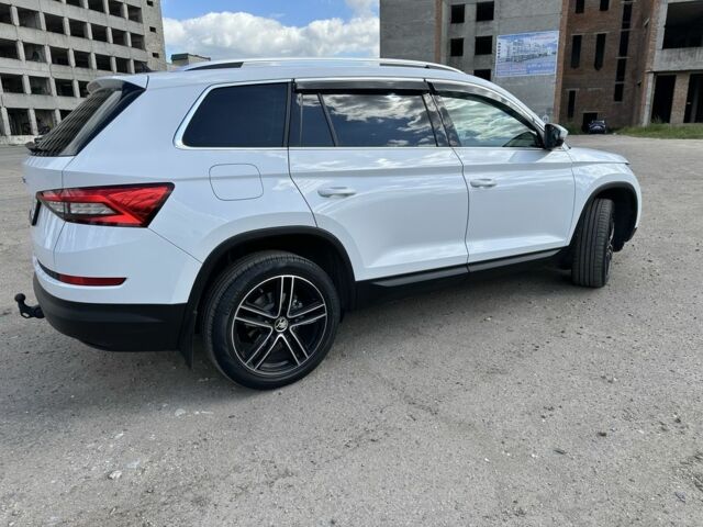 Белый Шкода Kodiaq, объемом двигателя 2 л и пробегом 199 тыс. км за 29900 $, фото 1 на Automoto.ua