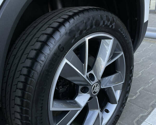 Белый Шкода Kodiaq, объемом двигателя 1.97 л и пробегом 200 тыс. км за 27500 $, фото 15 на Automoto.ua