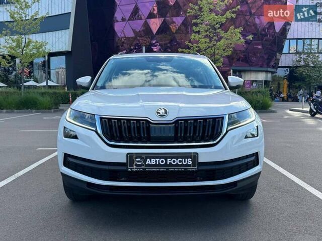 Шкода Kodiaq 2020 у Києві на Automoto.ua Білий Шкода Kodiaq, об'ємом двигуна 1.98 л та пробігом 72 тис. км за 28990 $, фото 2 на Automoto.ua