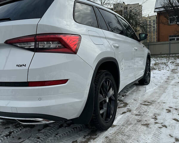 Белый Шкода Kodiaq, объемом двигателя 2 л и пробегом 90 тыс. км за 33300 $, фото 13 на Automoto.ua