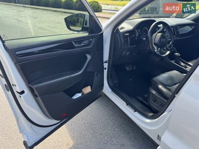 Белый Шкода Kodiaq, объемом двигателя 1.98 л и пробегом 104 тыс. км за 35300 $, фото 19 на Automoto.ua