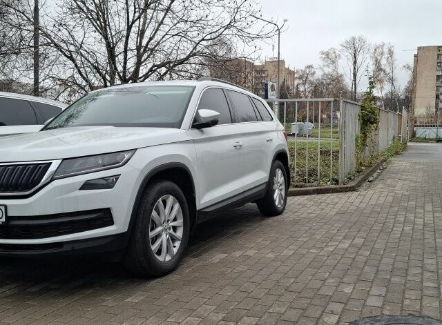 Білий Шкода Kodiaq, об'ємом двигуна 2 л та пробігом 242 тис. км за 22000 $, фото 4 на Automoto.ua