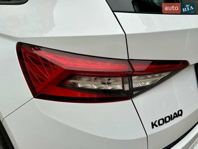 Белый Шкода Kodiaq, объемом двигателя 1.98 л и пробегом 70 тыс. км за 33900 $, фото 24 на Automoto.ua