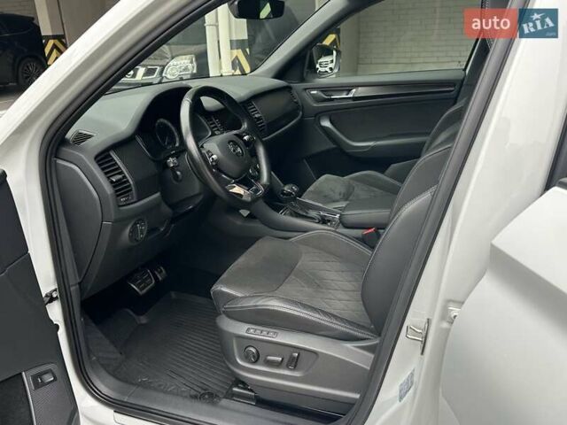Белый Шкода Kodiaq, объемом двигателя 1.98 л и пробегом 70 тыс. км за 33900 $, фото 34 на Automoto.ua