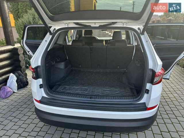 Белый Шкода Kodiaq, объемом двигателя 1.8 л и пробегом 39 тыс. км за 33900 $, фото 3 на Automoto.ua