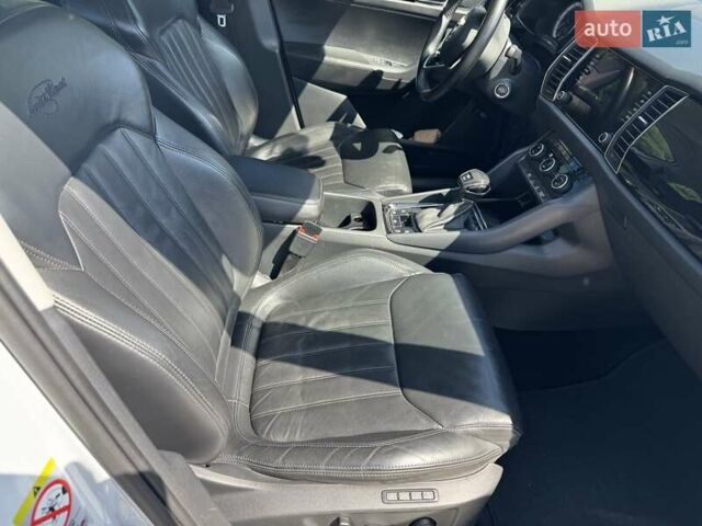 Белый Шкода Kodiaq, объемом двигателя 1.98 л и пробегом 104 тыс. км за 35300 $, фото 35 на Automoto.ua