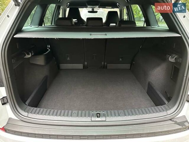 Белый Шкода Kodiaq, объемом двигателя 1.98 л и пробегом 70 тыс. км за 35750 $, фото 3 на Automoto.ua