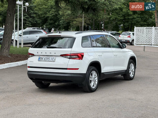 Белый Шкода Kodiaq, объемом двигателя 2 л и пробегом 94 тыс. км за 33900 $, фото 46 на Automoto.ua