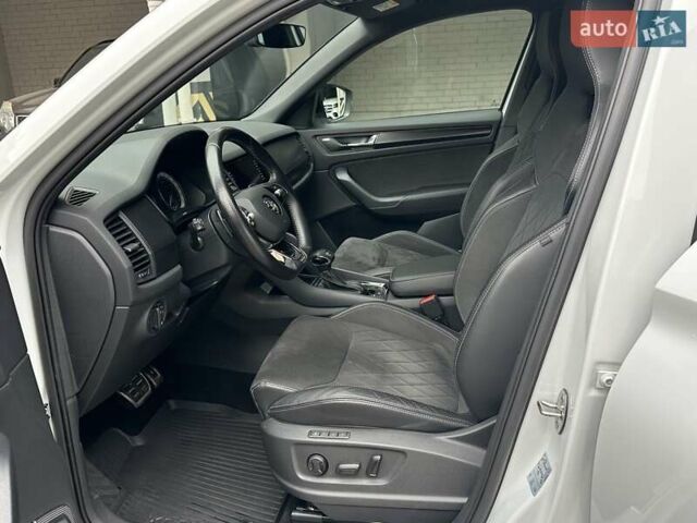 Белый Шкода Kodiaq, объемом двигателя 1.98 л и пробегом 70 тыс. км за 33900 $, фото 33 на Automoto.ua