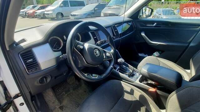 Белый Шкода Kodiaq, объемом двигателя 1.98 л и пробегом 90 тыс. км за 32000 $, фото 6 на Automoto.ua