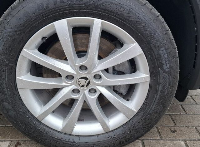 Білий Шкода Kodiaq, об'ємом двигуна 2 л та пробігом 242 тис. км за 22000 $, фото 19 на Automoto.ua